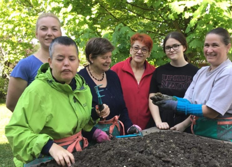 17 GärtnerInnen (3 Familien und KundInnen der LNW Werkstätte Straden) hatten ihr Interesse am gemeinsamen Arbeiten bekundet